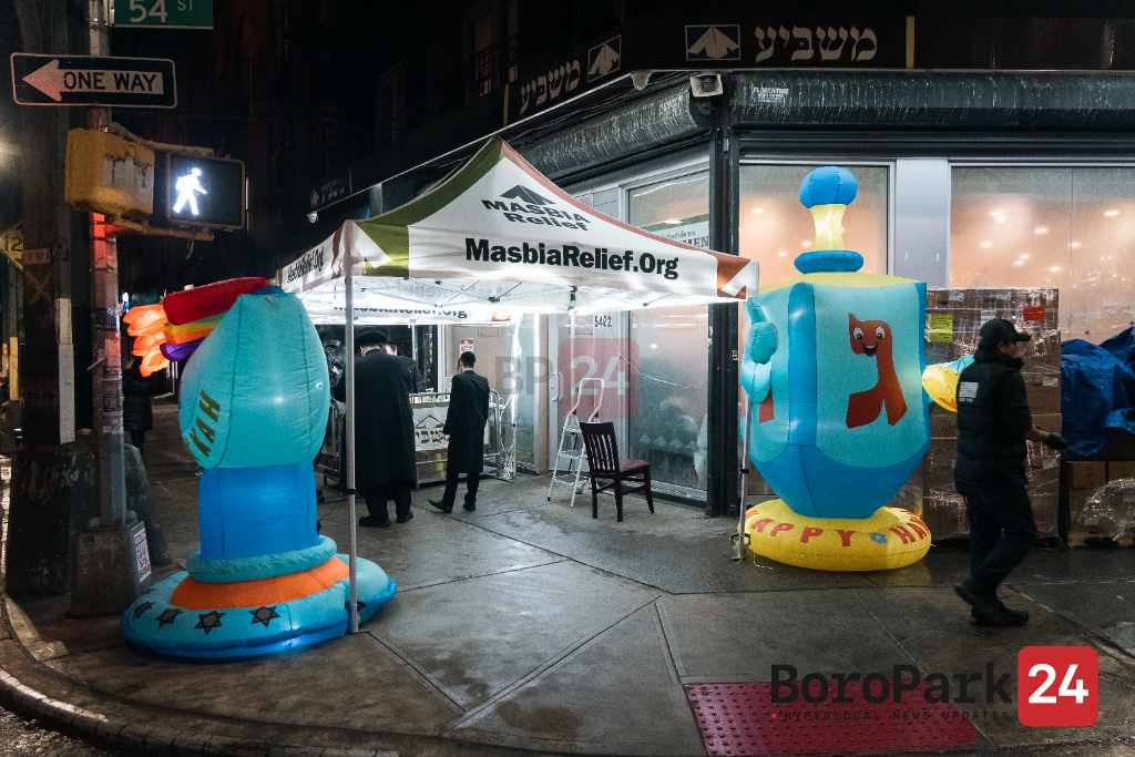 BoroPark 24 Reports on Masbia Sending Hanukkah Parties Home to Single-Mother Families